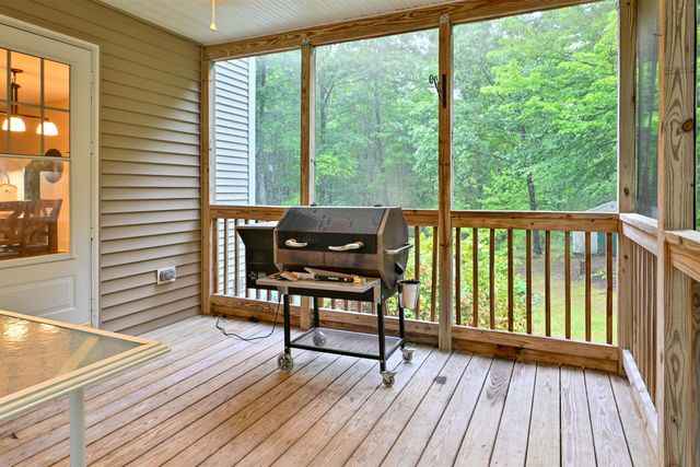 9 Perry Road, Deerfield, NH 03037