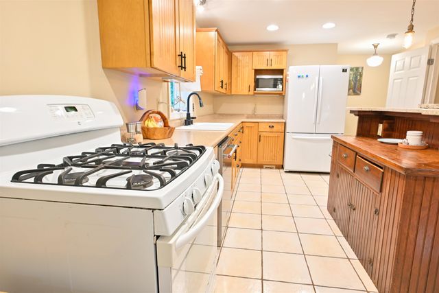 9 Perry Road, Deerfield, NH 03037