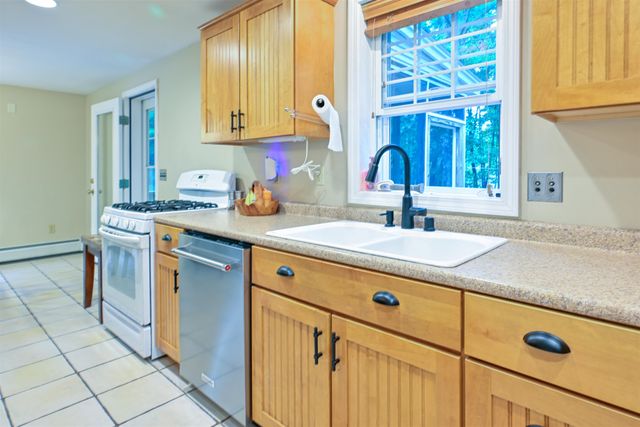 9 Perry Road, Deerfield, NH 03037