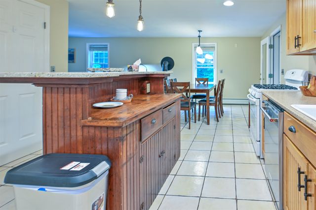 9 Perry Road, Deerfield, NH 03037