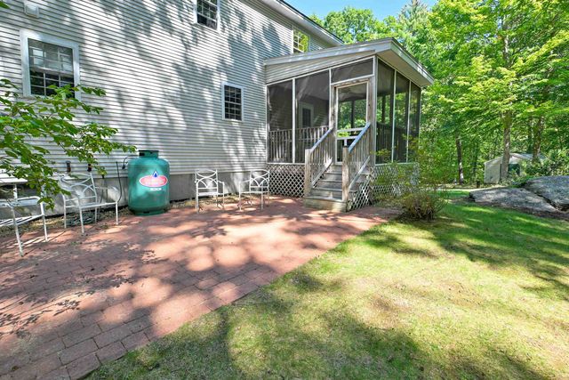 9 Perry Road, Deerfield, NH 03037