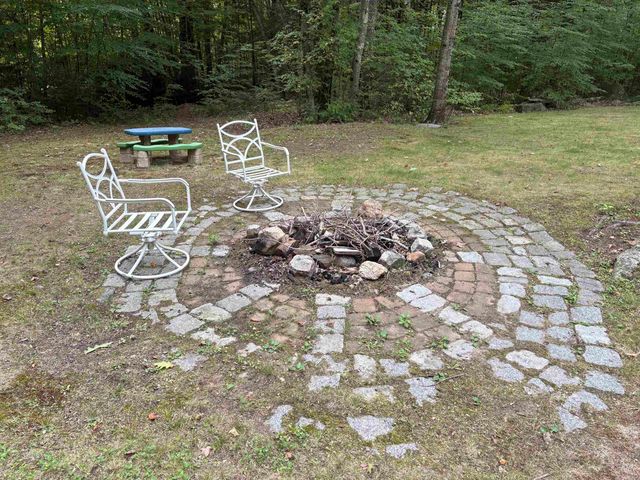 9 Perry Road, Deerfield, NH 03037