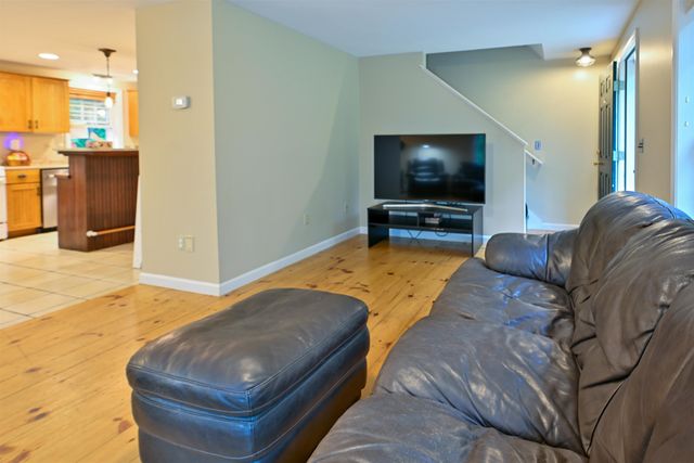 9 Perry Road, Deerfield, NH 03037