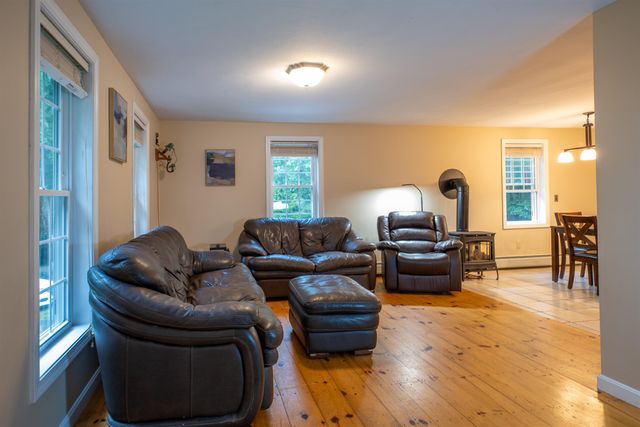 9 Perry Road, Deerfield, NH 03037