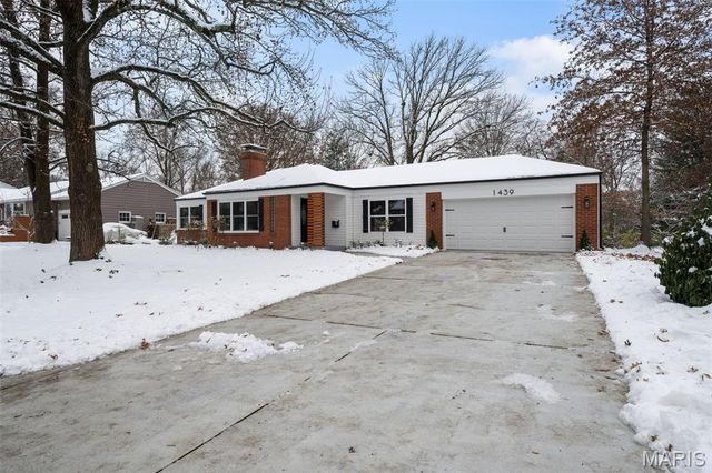 1439 Bridle Road, Webster Groves, MO 63119