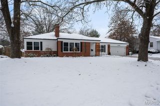 1439 Bridle Road, Webster Groves, MO 63119
