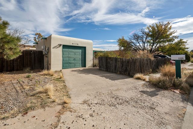 1225 Calle La Mirada, Santa Fe, NM 87507