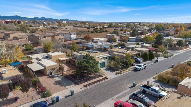 1225 Calle La Mirada, Santa Fe, NM 87507