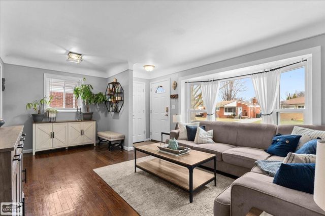 22508 Raymond Court, St Clair Shores, MI 48082