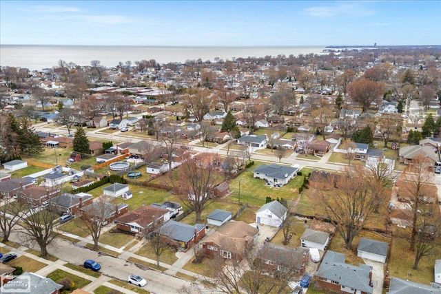 22508 Raymond Court, St Clair Shores, MI 48082