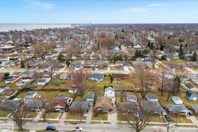 22508 Raymond Court, St Clair Shores, MI 48082