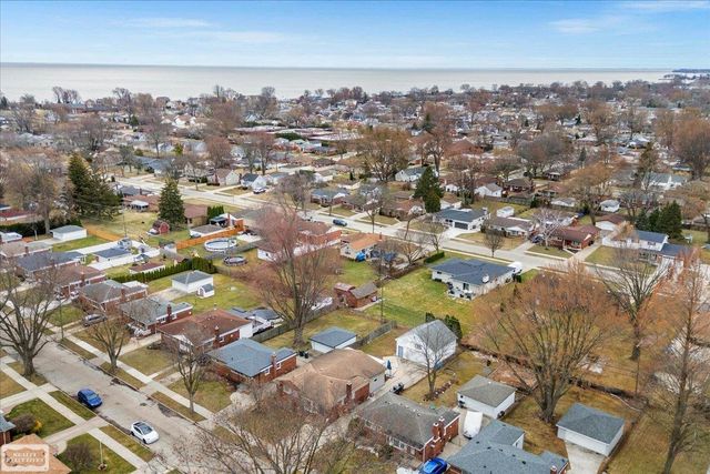 22508 Raymond Court, St Clair Shores, MI 48082