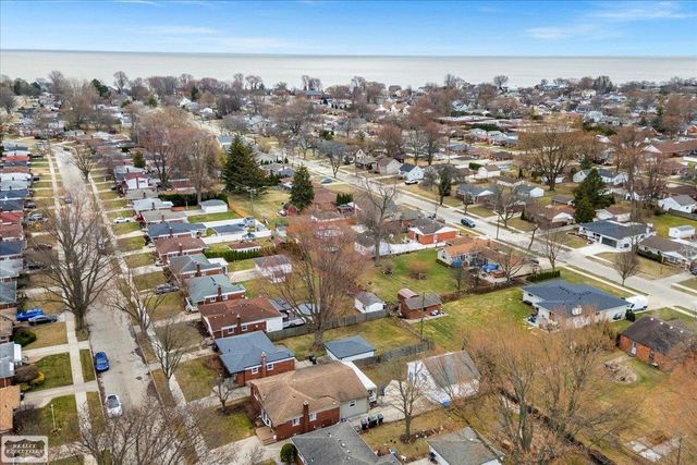 22508 Raymond Court, St Clair Shores, MI 48082