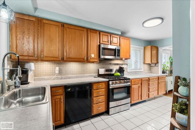 22508 Raymond Court, St Clair Shores, MI 48082