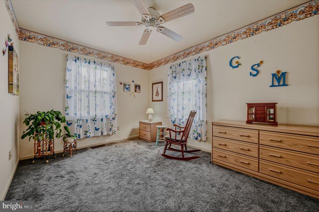 15 GLOUCESTER CT, Newark, DE 19702