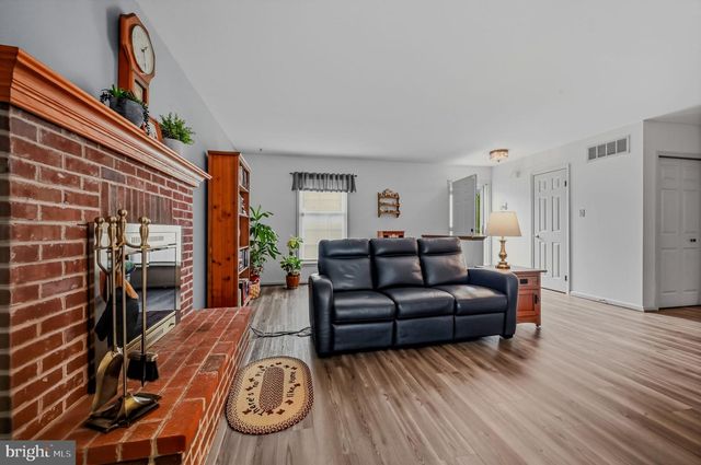 15 GLOUCESTER CT, Newark, DE 19702
