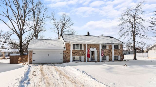 9040 E North Circle Drive, Churubusco, IN 46723