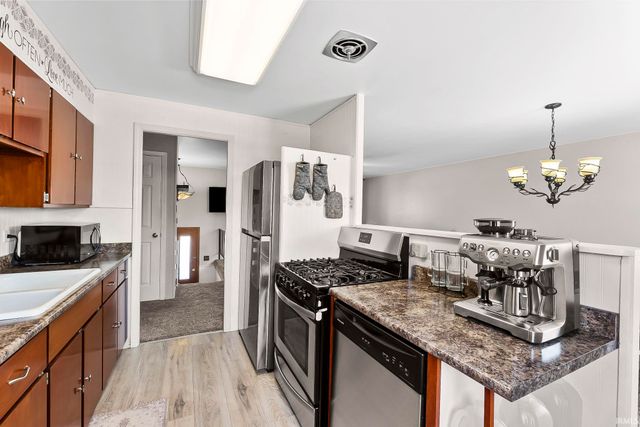 9040 E North Circle Drive, Churubusco, IN 46723