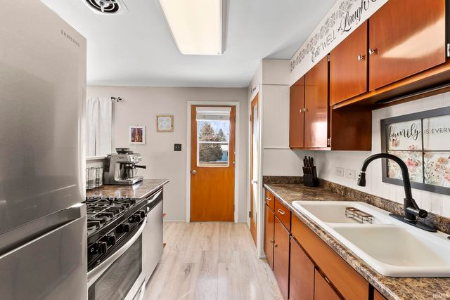 9040 E North Circle Drive, Churubusco, IN 46723