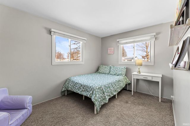 9040 E North Circle Drive, Churubusco, IN 46723