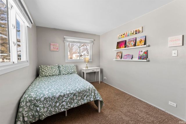 9040 E North Circle Drive, Churubusco, IN 46723