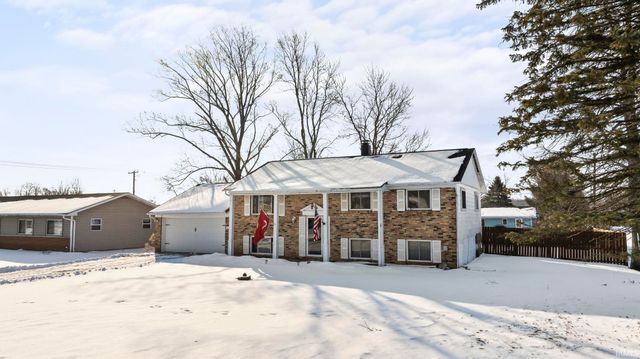 9040 E North Circle Drive, Churubusco, IN 46723