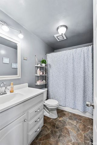 9040 E North Circle Drive, Churubusco, IN 46723