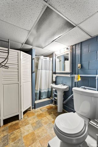 9040 E North Circle Drive, Churubusco, IN 46723