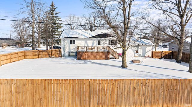 9040 E North Circle Drive, Churubusco, IN 46723