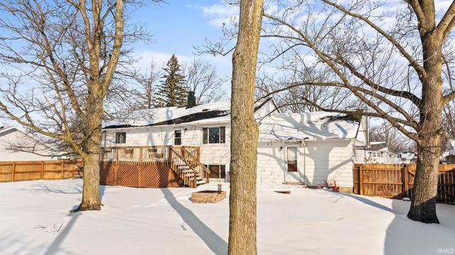 9040 E North Circle Drive, Churubusco, IN 46723