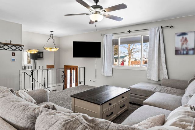 9040 E North Circle Drive, Churubusco, IN 46723