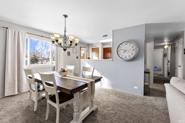 9040 E North Circle Drive, Churubusco, IN 46723