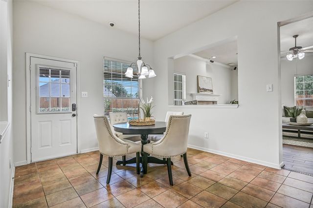 800 W Lake Circle, Friendswood, TX 77546
