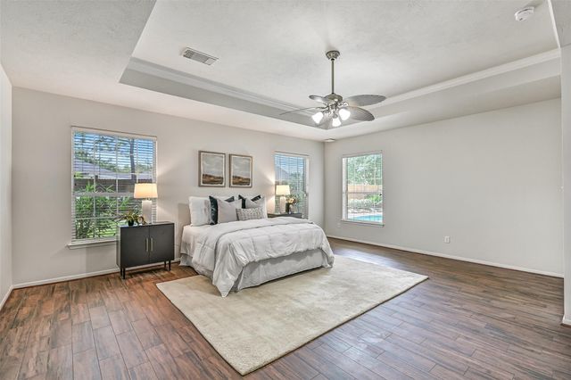 800 W Lake Circle, Friendswood, TX 77546
