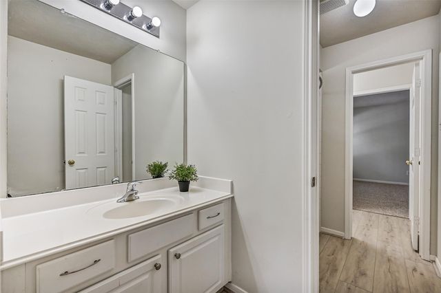 800 W Lake Circle, Friendswood, TX 77546