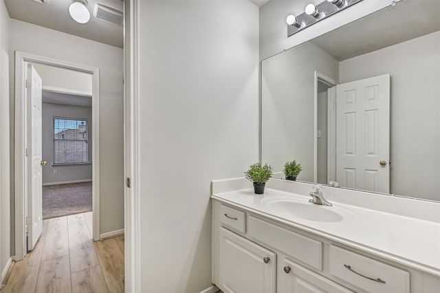 800 W Lake Circle, Friendswood, TX 77546
