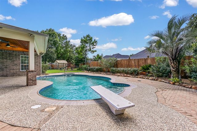 800 W Lake Circle, Friendswood, TX 77546