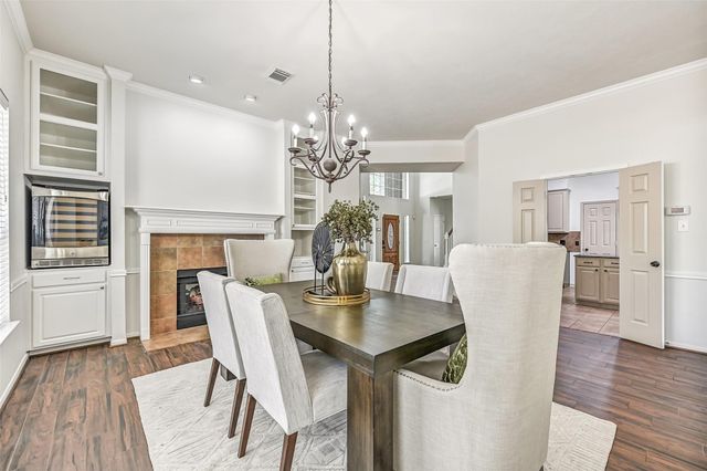 800 W Lake Circle, Friendswood, TX 77546