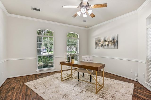 800 W Lake Circle, Friendswood, TX 77546
