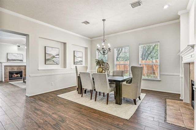 800 W Lake Circle, Friendswood, TX 77546