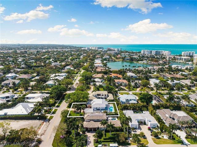 1985 Crayton RD, Naples, FL 34102