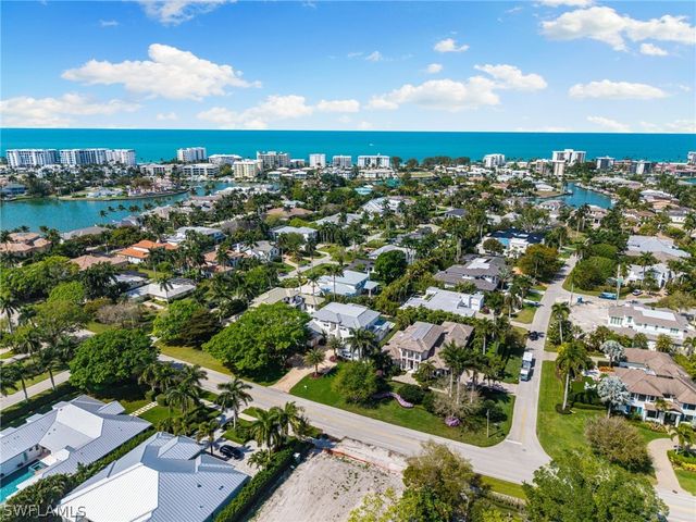1985 Crayton RD, Naples, FL 34102