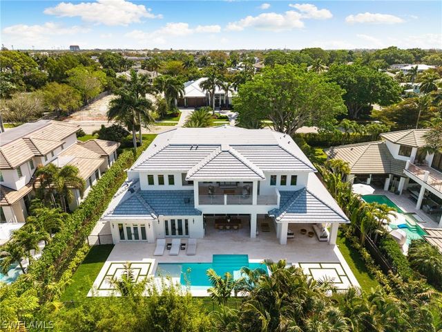 1985 Crayton RD, Naples, FL 34102