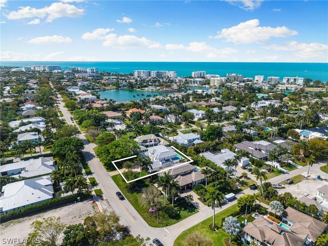 1985 Crayton RD, Naples, FL 34102