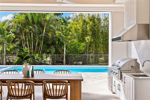 1985 Crayton RD, Naples, FL 34102