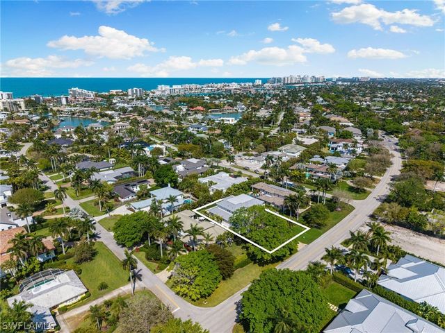 1985 Crayton RD, Naples, FL 34102