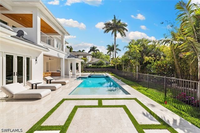 1985 Crayton RD, Naples, FL 34102