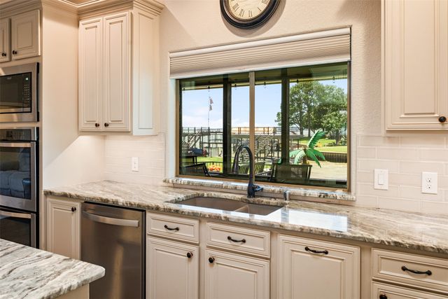 159 Seaside Drive, Gun Barrel City, TX 75156
