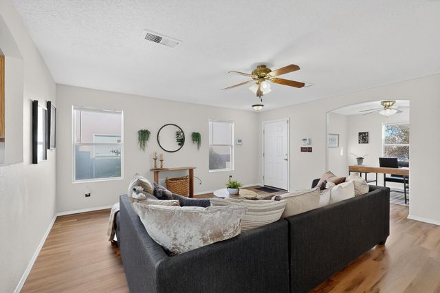 7609 Prairie Falcon Avenue NW, Albuquerque, NM 87114