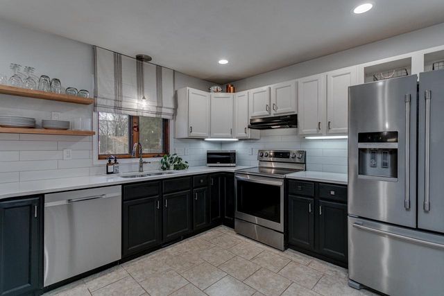 30 WEATHERSTONE DRIVE, Appleton, WI 54914